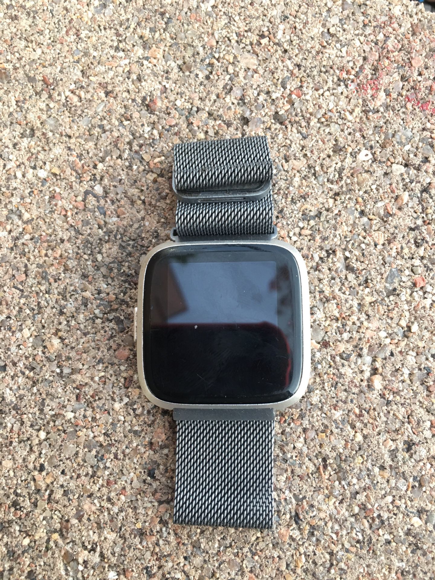FITBIT VERSA USED BUT WORKS GREAT!!!