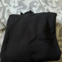 ESSENTIALS BLACK SWEATER