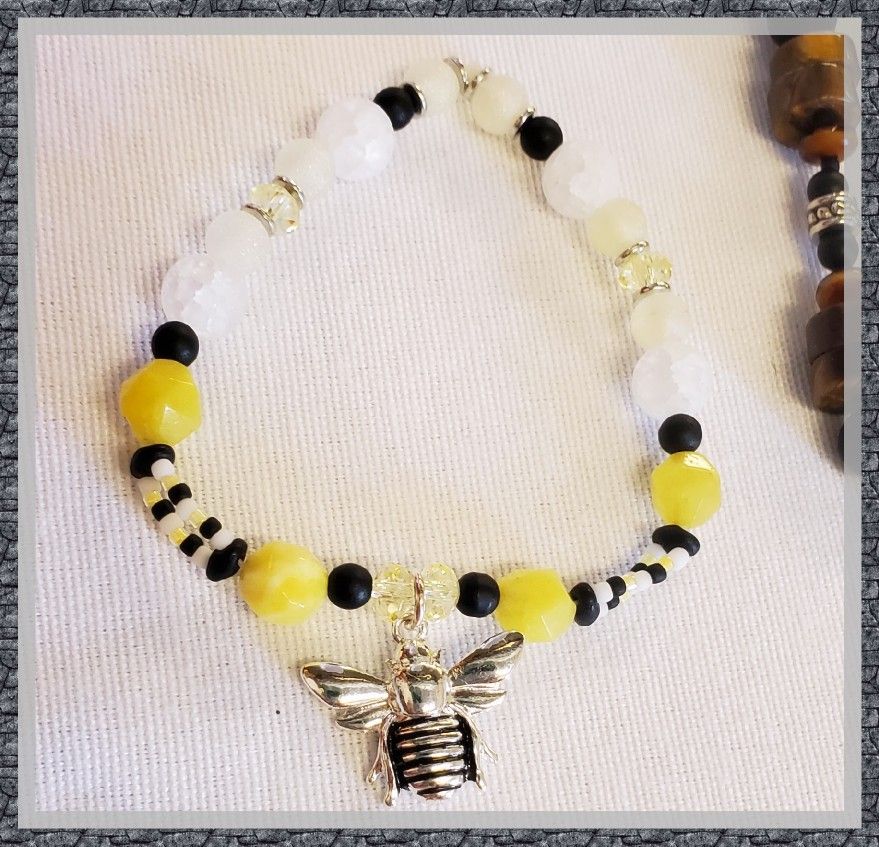 Bumbling Charm Beaded Handmade Bracelet 