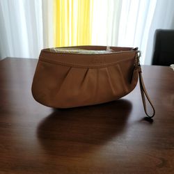 Coach Legacy Glove Tanned Butter Leather Pleated Clutch Purse F13734 

