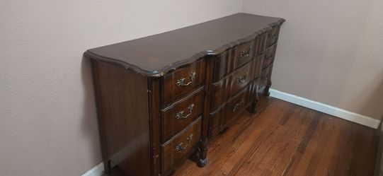 Dresser - FREE