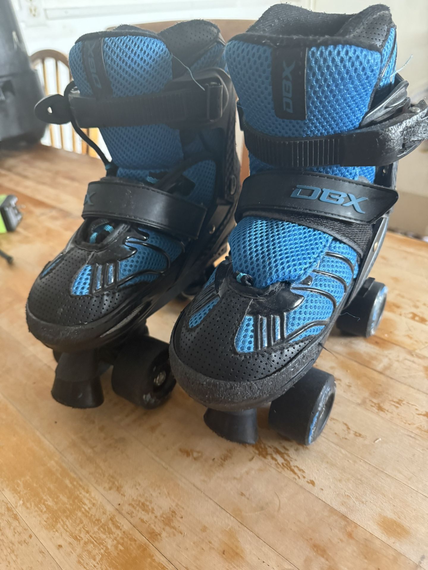 π₯ DBX Adjustable Quad Roller Skates (Youth Size M 1β4) π₯ πΌ These DBX youth roller skates are perfect for beginners or growing kids! βοΈ Adjustable