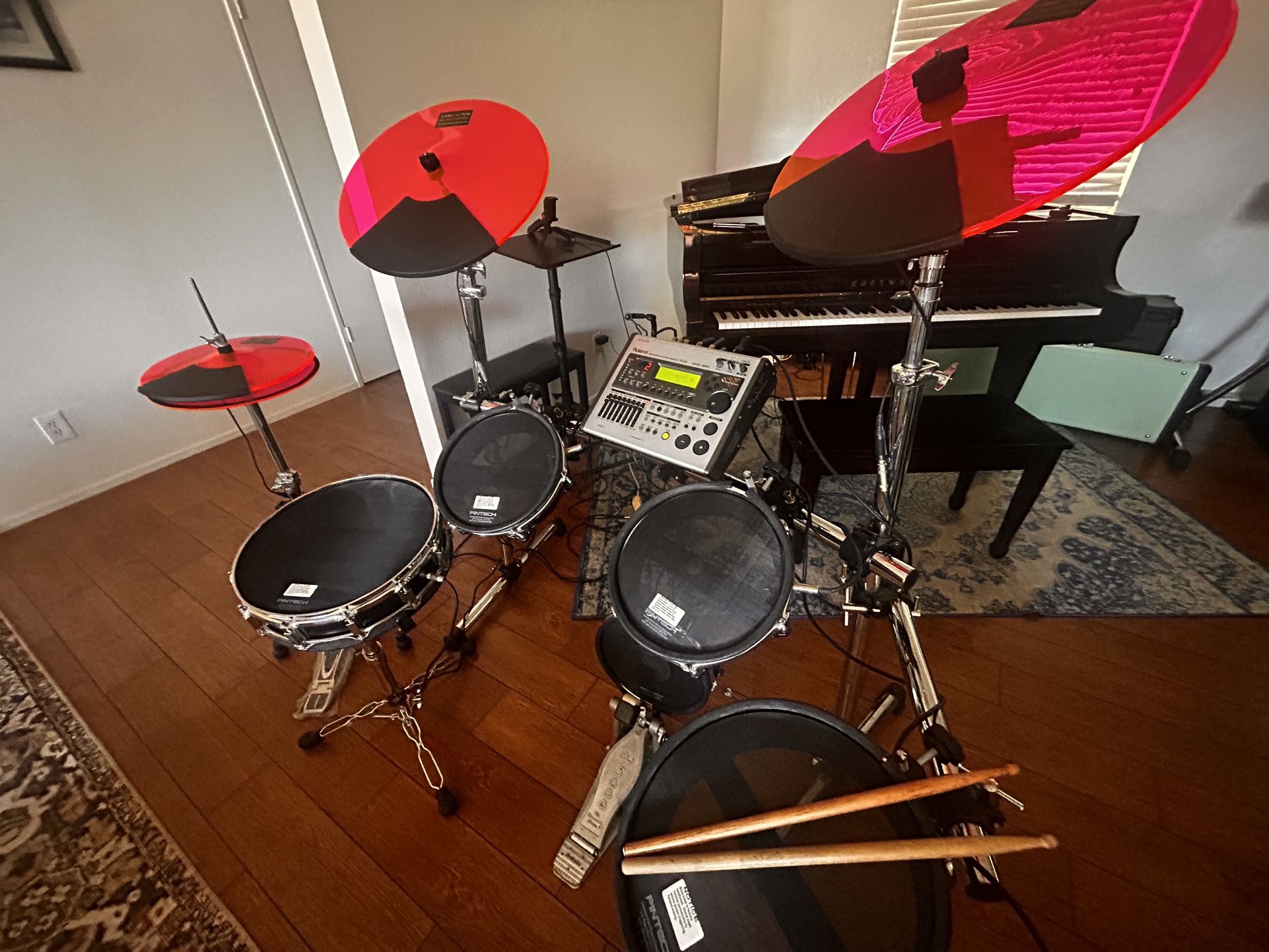 Pintech PDK1000 Electronic Drum Kit with Roland TD 20 drums module. (READ DESCRIPTION)