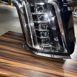2018-20 Cadillac Escalade Right Headlight 