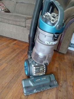 EUREKA Bagless vacuum