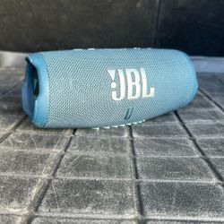 JBL Charge 5 USB C