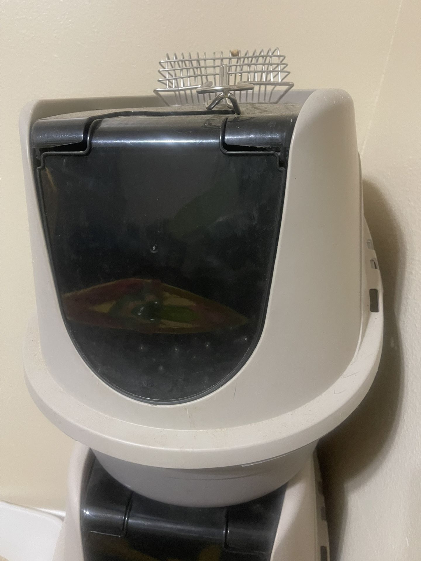 Portable Enclosed Littter Box