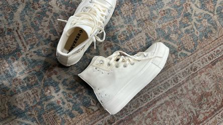 Women Converse Size 7