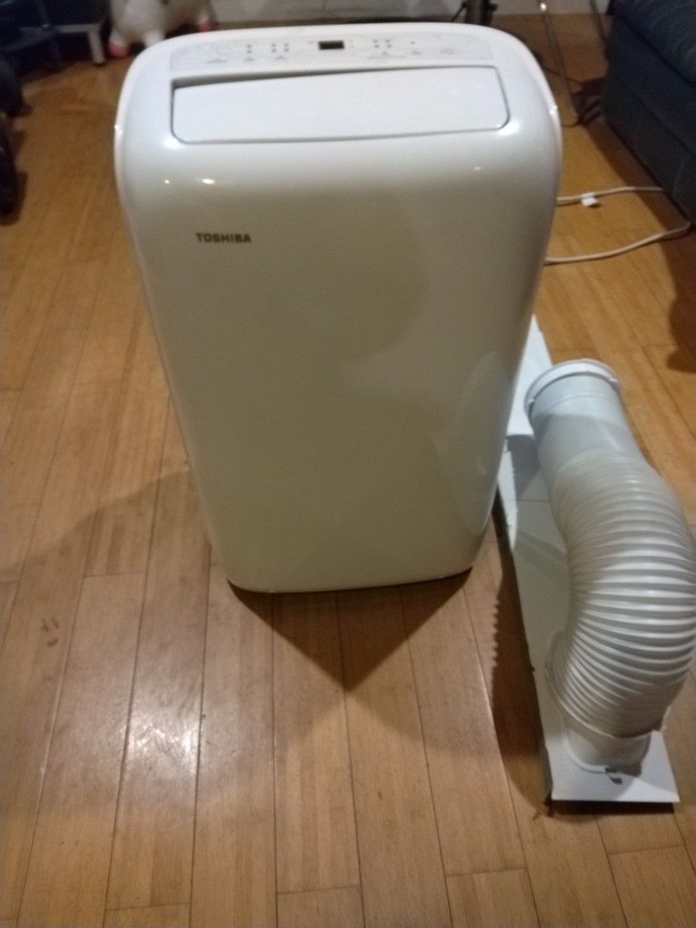 Toshiba Mobile Type Air Conditioner 8,000 B Tu/H Works Perfect Asking $170 
