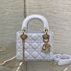 A fashionable and classic women's cross-body bag