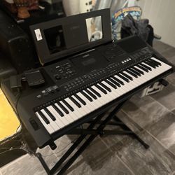 YAMAHA KEYBOARD 