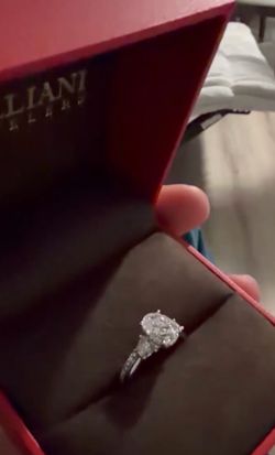 Diamond engagement ring