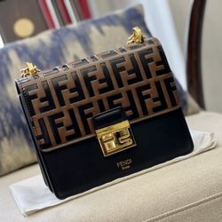 WOMEN'S KAN I LEATHER SHOULDER BAG COFFEE BLACK     Size  25x18x10.5cm