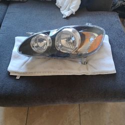 05 Toyota Corolla Driver Side Headlight