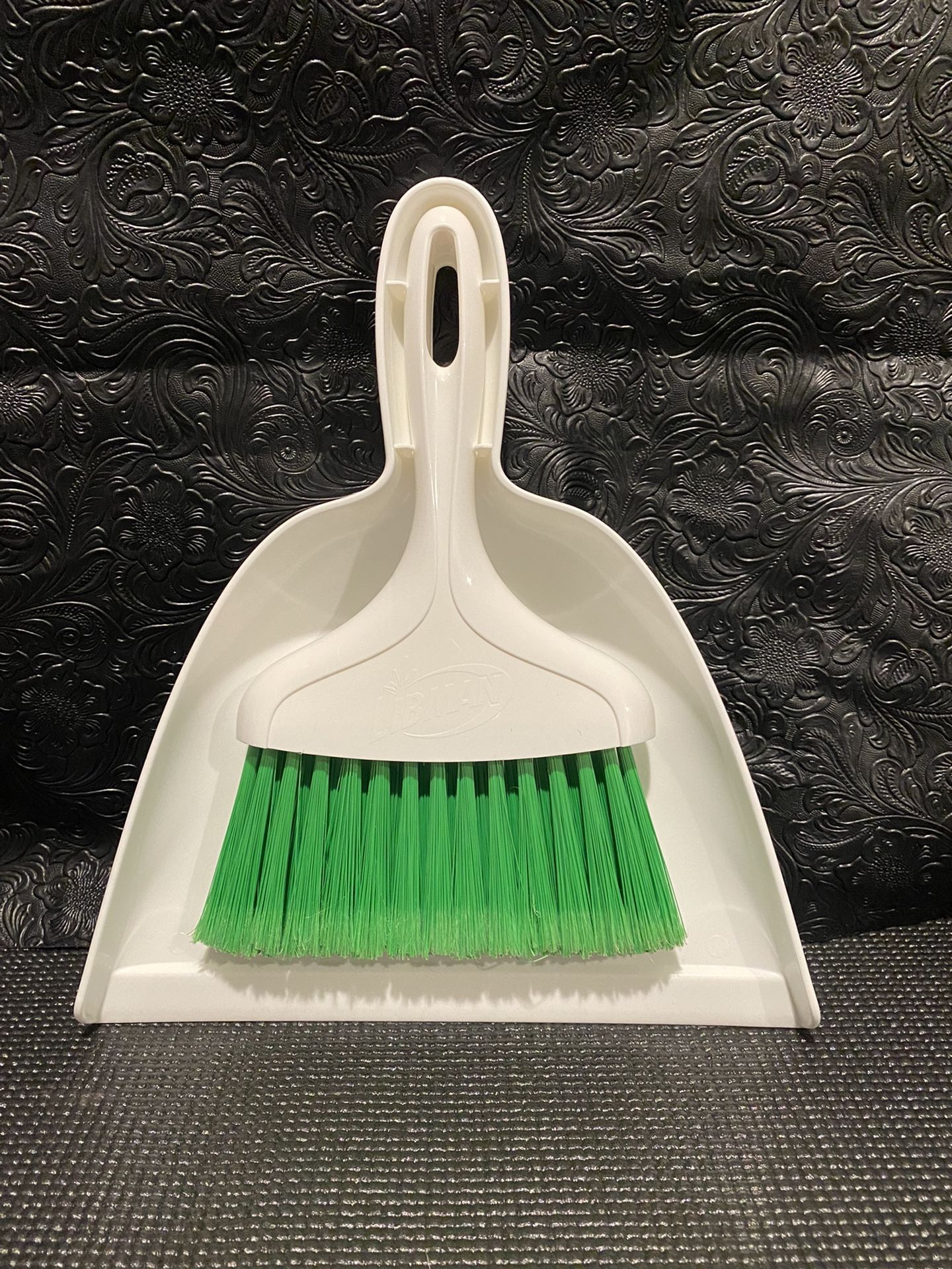 LIBMAN MINI DUST PAN w/BROOM