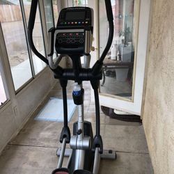 Elliptical Trainer - ProForm 935 E