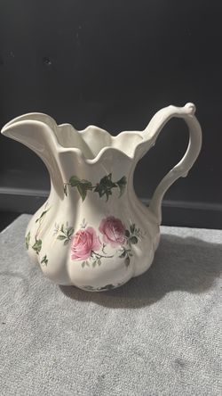 Grownford Giftware Porcelain Pitcher