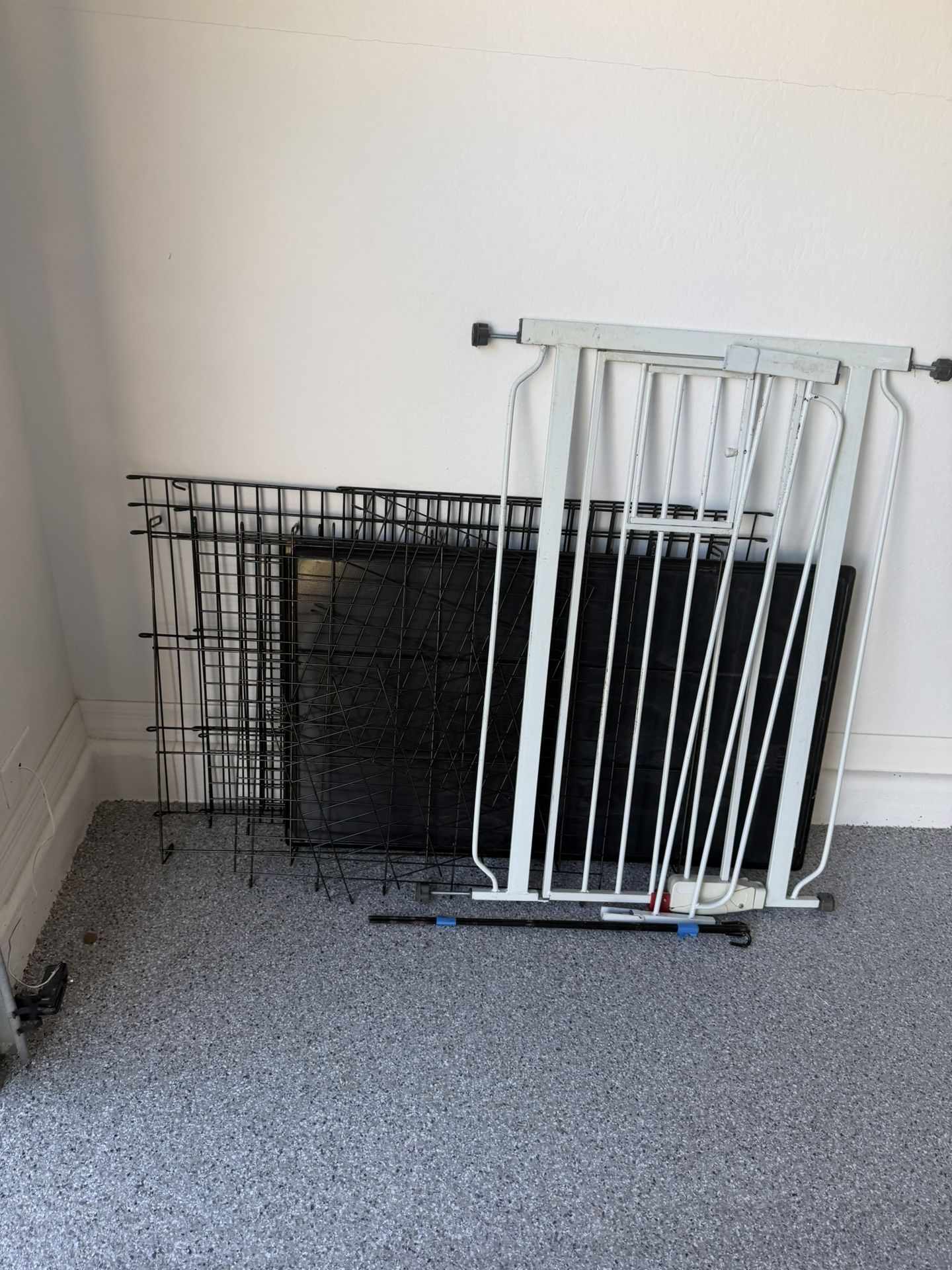 Free Dog Kennel and Gate 