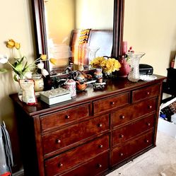 5 Piece Solid Wood Cherry Bedroom Set - CalKing