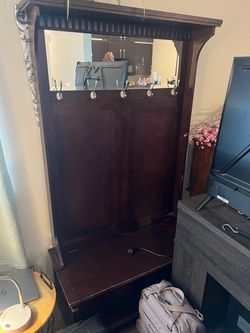 Coat hanger with storage bench