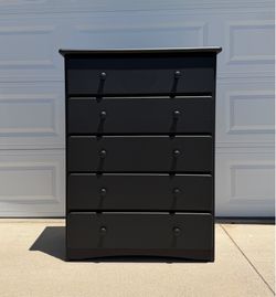 5 Drawer Wood Dresser / Color: Black