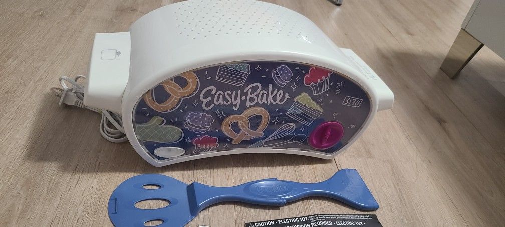 Easy-Bake Ultimate Oven Creative Baking Toy