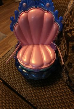 DISNEY LITTLE MERMAID ARIEL Shimmering Lights & Sounds clam carriage