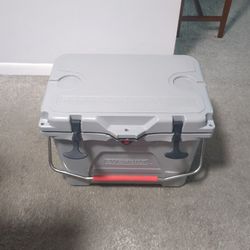 Everbilt Rotomolded 26 Cooler