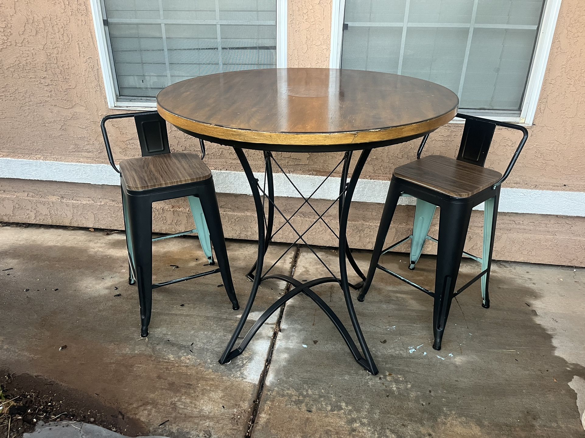 Round Table & 4 bar Stools