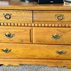 Solid Wood dresser With 4 Drawers 