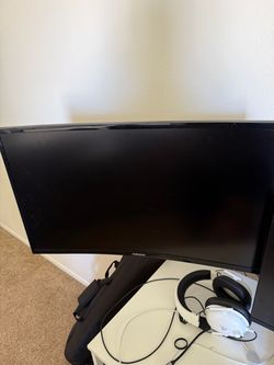 Samsung 27” Curved Monitor – Full HD 1080p – $75