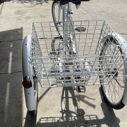 Three wheel bicycle