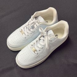 BRAND NEW WOMENS NIKE AIR FORCE 1s