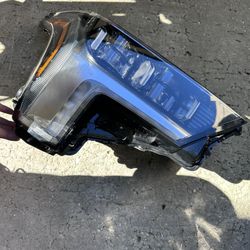 2022 -2024 Toyota Tundra Headlight 