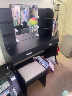 Lighted Vanity with Stool