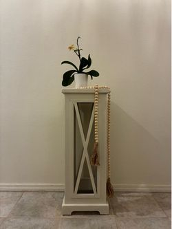 Pedestal planet stand