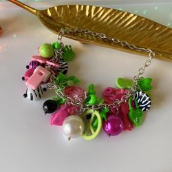 amazing vintage 80s / 90s chunky charm necklace / large, silver toned chain 