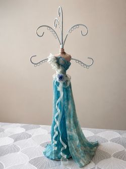 Fancy Vintage Doll Decorative Jewelry Stand Holder