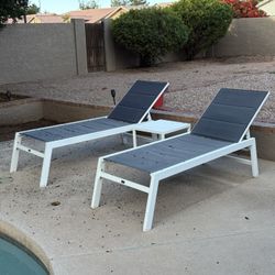 Free Pool Lounge Chairs Set With Table