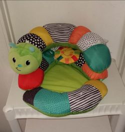 CLEAN LIKE NEW Infantino "Prop-a-Pillar" tummy time and seated support $15 FIRM