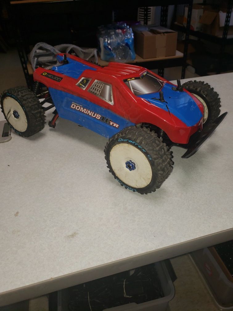 Helion Dominus 10tr 4x4 Truggy