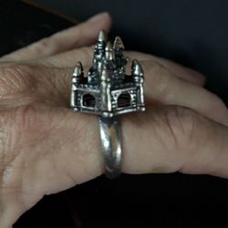 Vintage Castle Ring 🏰