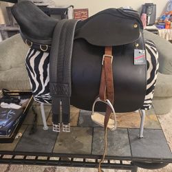 English Saddle Inew With Tags