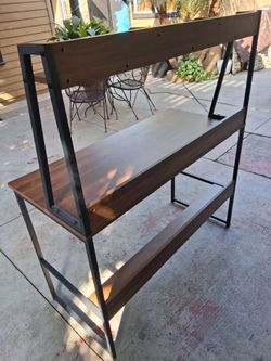 Computer desk
