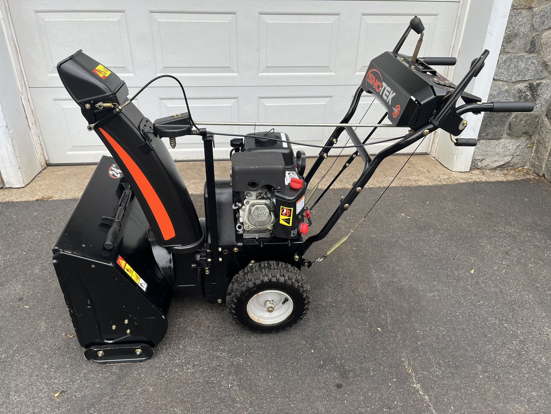 24” Ariens SnoTek Snowblower