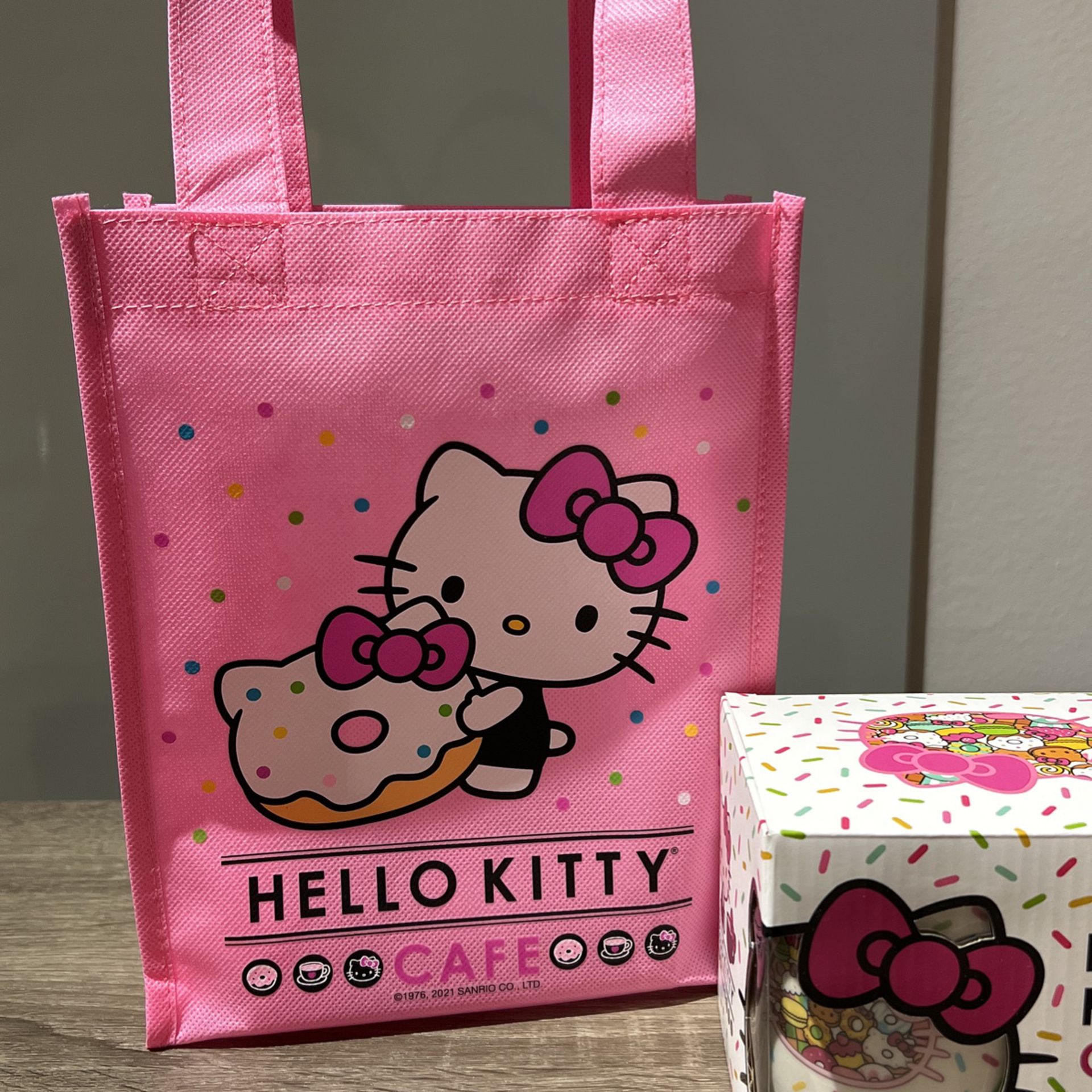 Hello Kitty Cafe Las Vegas - Stay organized on the go with a supercute Hello  Kitty Cafe Las Vegas tote bag! 💖 #hellokittycafe
