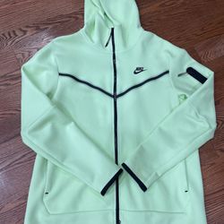 Neon Green Nike Tech whole set for Sale in Arrowhed Farm CA