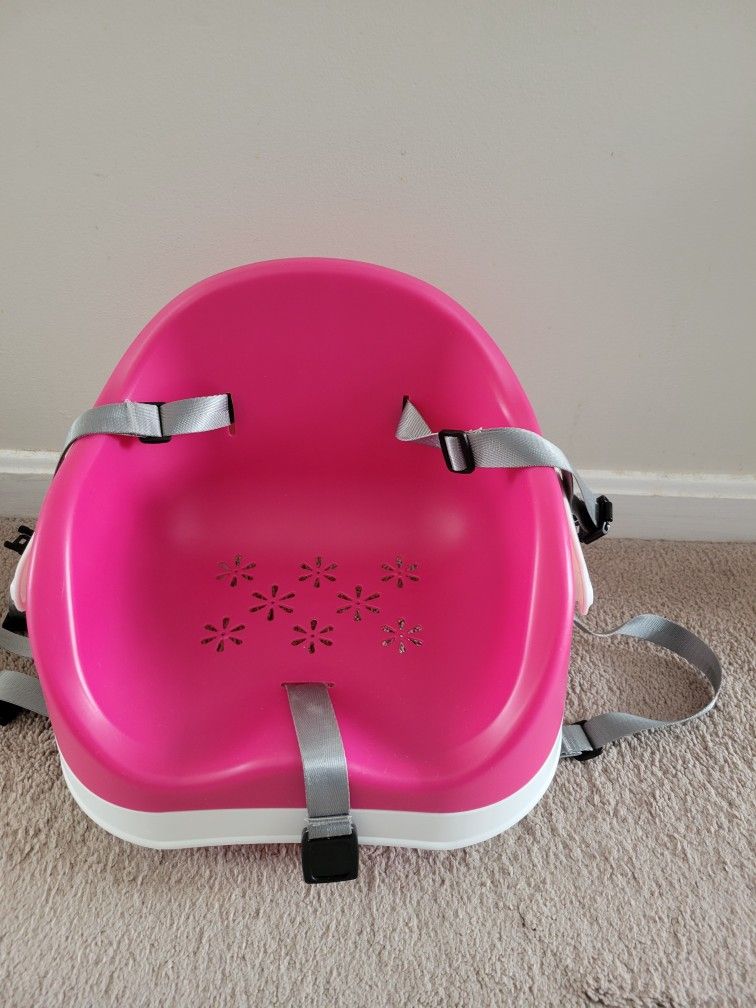 Kids Booster Seat (NEGOTIABLE)
