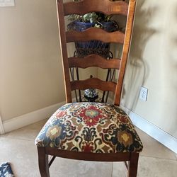 4 Dining chairs with 2 matching counter stools