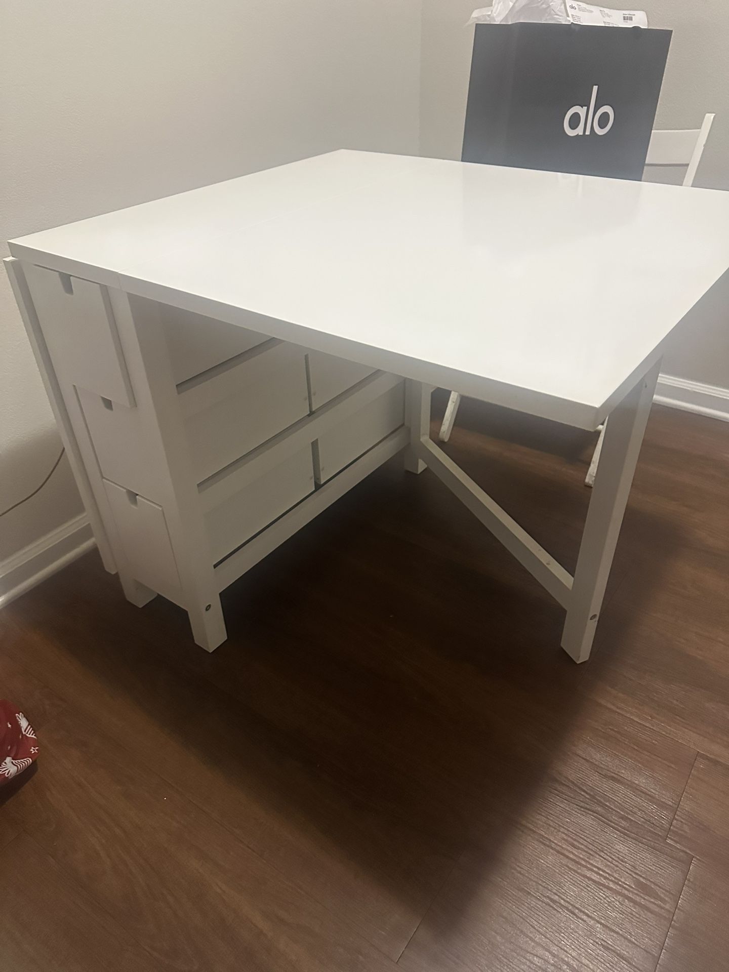 Dinning Table 